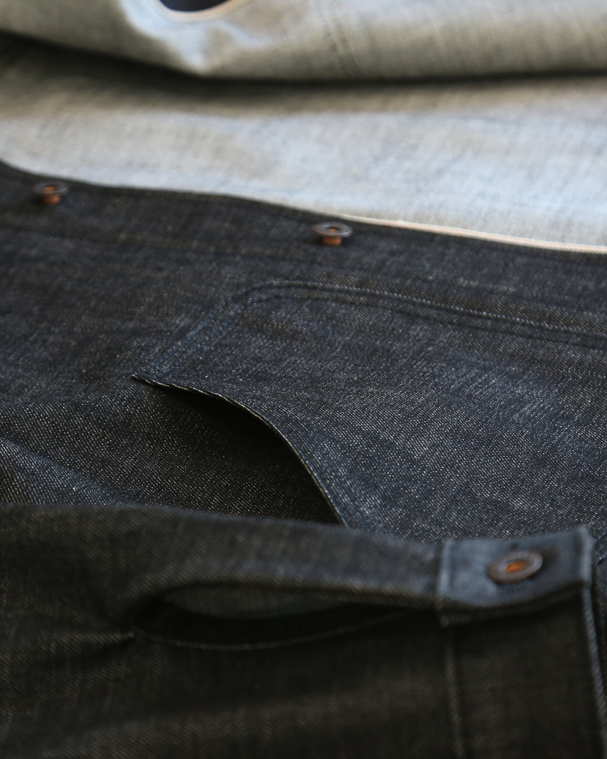 Tarmac X129 15.5 Oz Black Warp White Weft Red Line Selvedge
